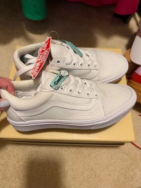 NWT Vans shoes size 6 women’s.  Never worn.  No box.